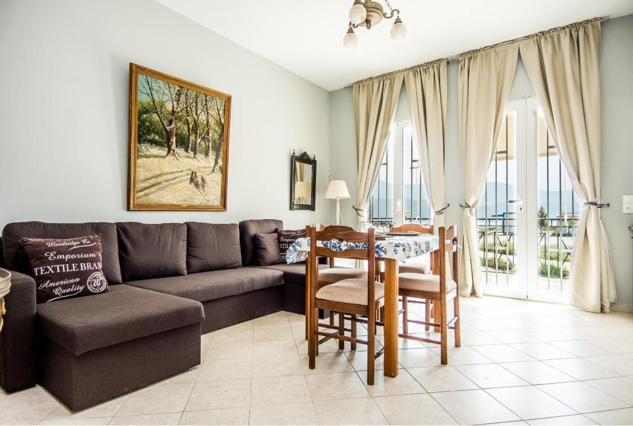 Xenia Ionis Luxury Apartments Lixouri Buitenkant foto