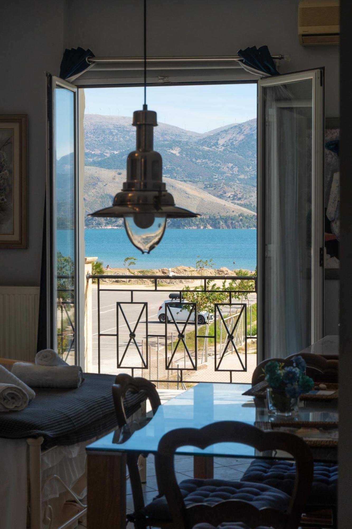 Xenia Ionis Luxury Apartments Lixouri Buitenkant foto